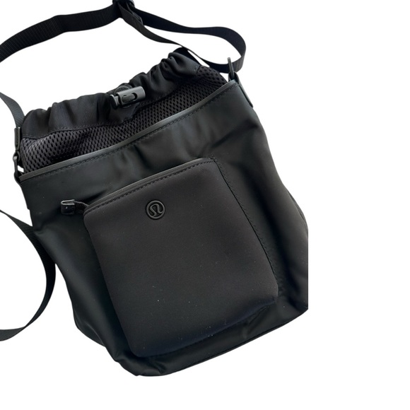 Lululemon • All Set Mini Bucket
Black - Picture 4 of 9